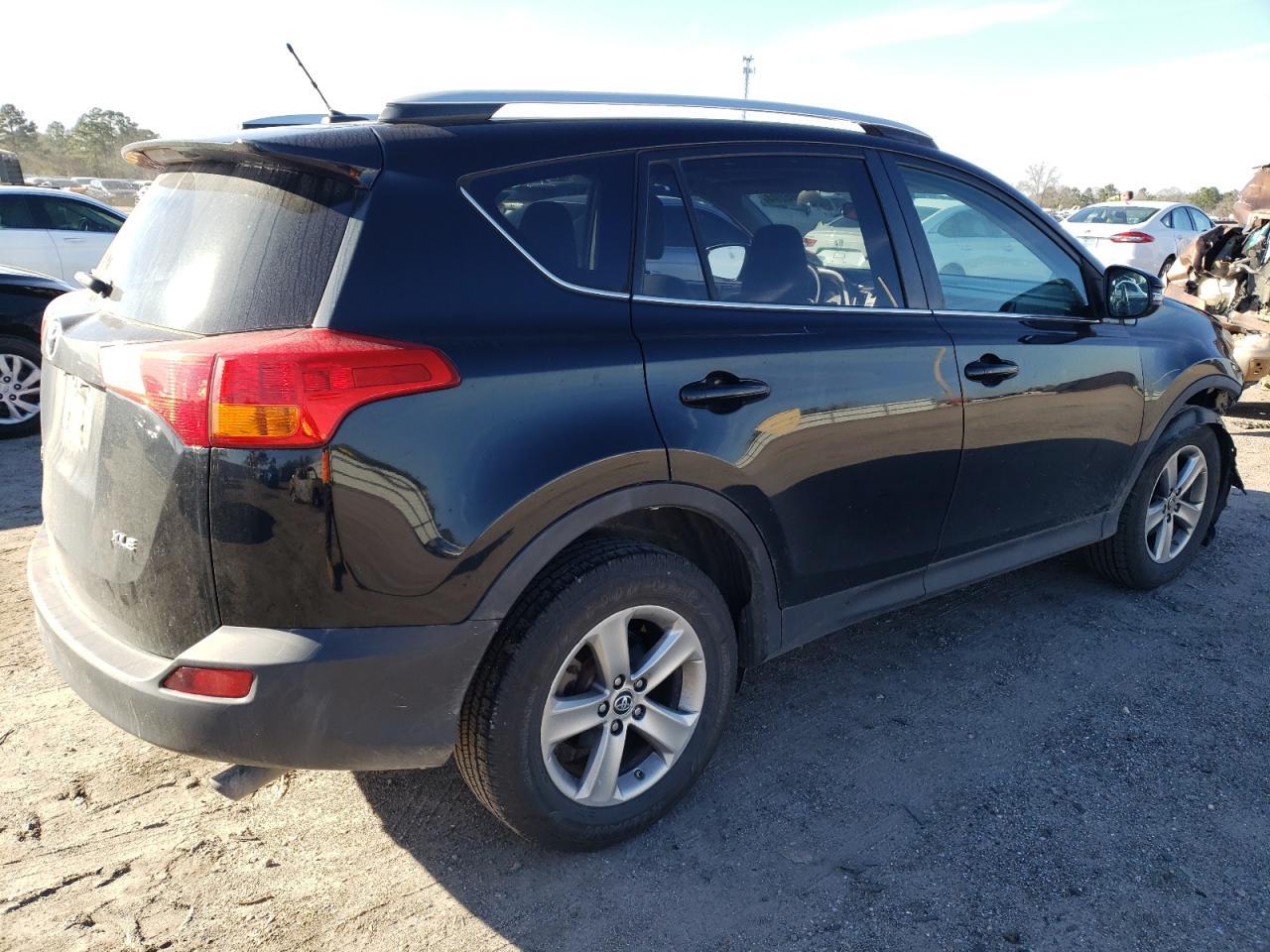 2015 TOYOTA RAV4 XLE - Image 3