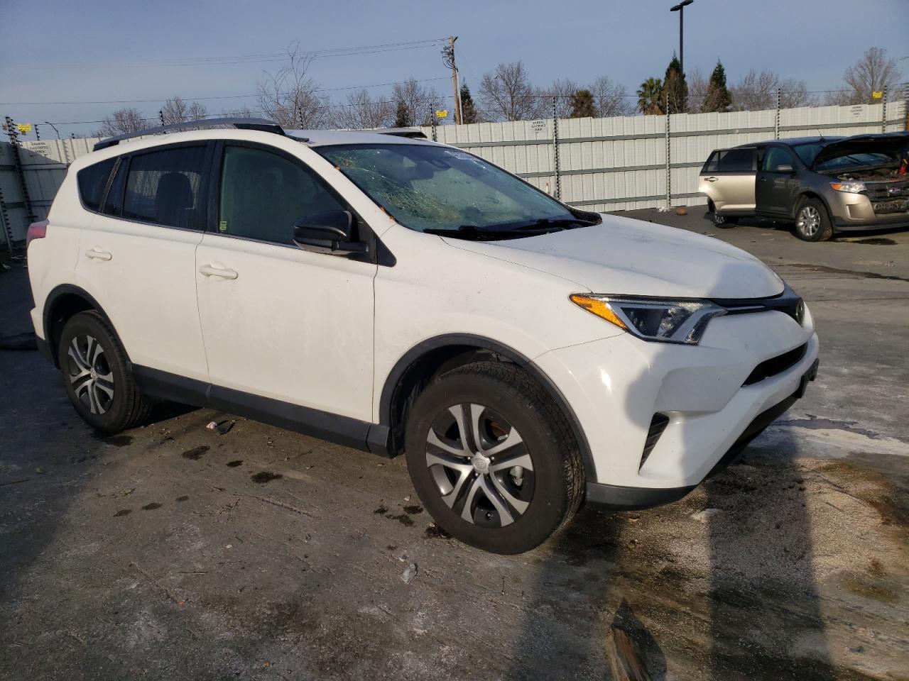 2017 TOYOTA RAV4 LE - Фото 4