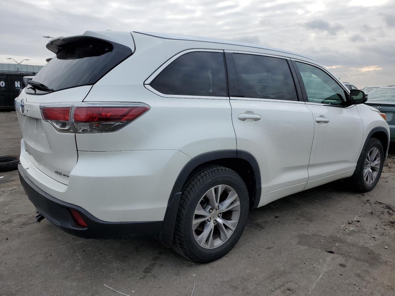 2015 TOYOTA HIGHLANDER - Фото 3