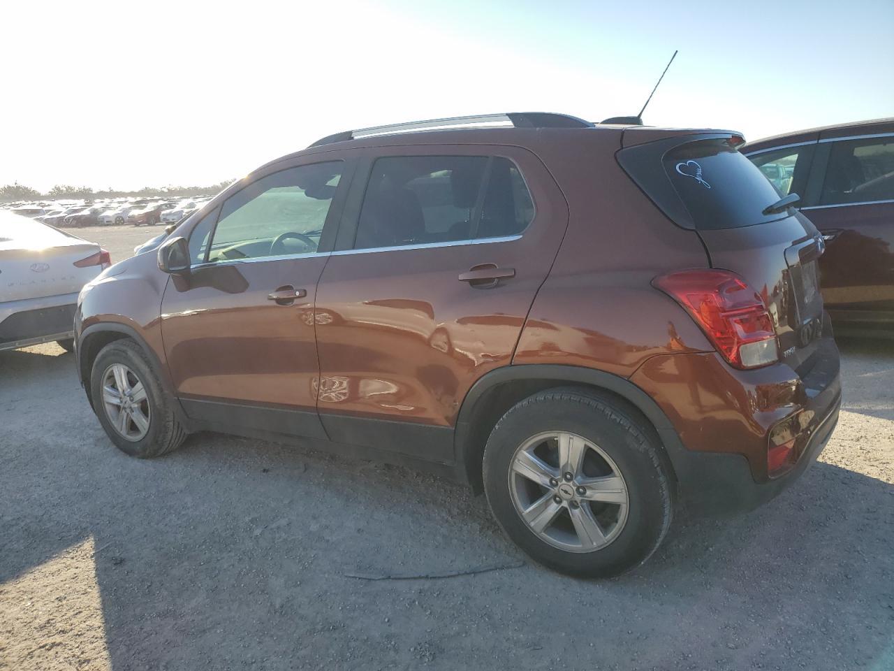 2019 CHEVROLET TRAX 1LT - Фото 2