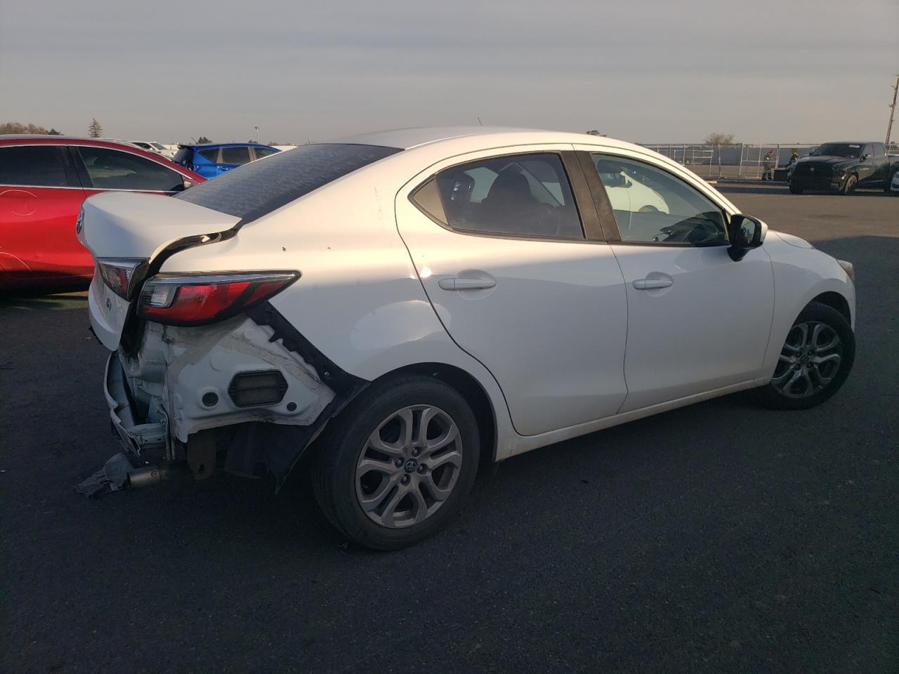 2017 TOYOTA YARIS IA - Фото 3