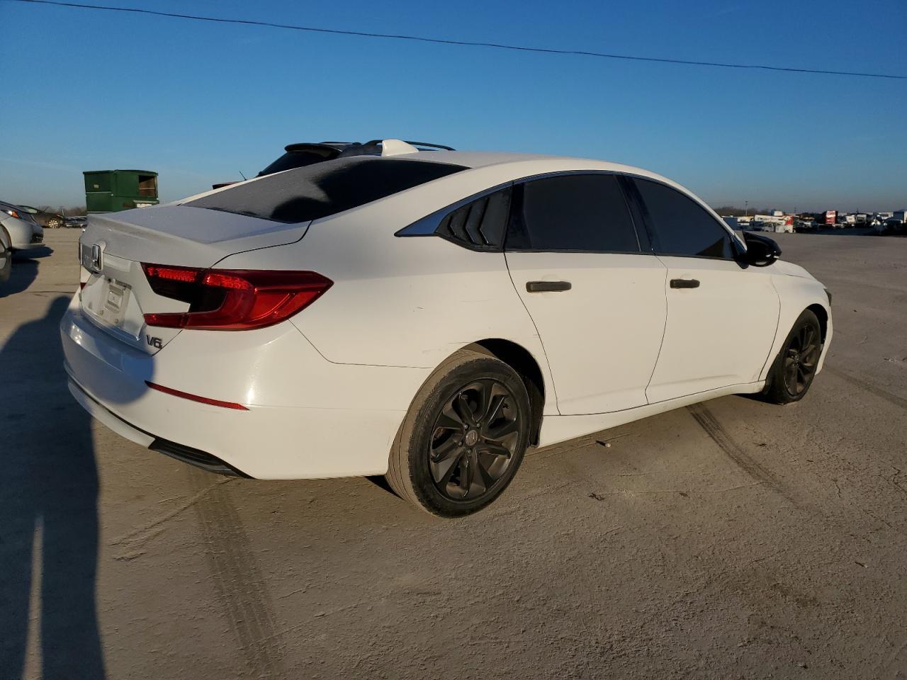 2018 HONDA ACCORD LX - Фото 3