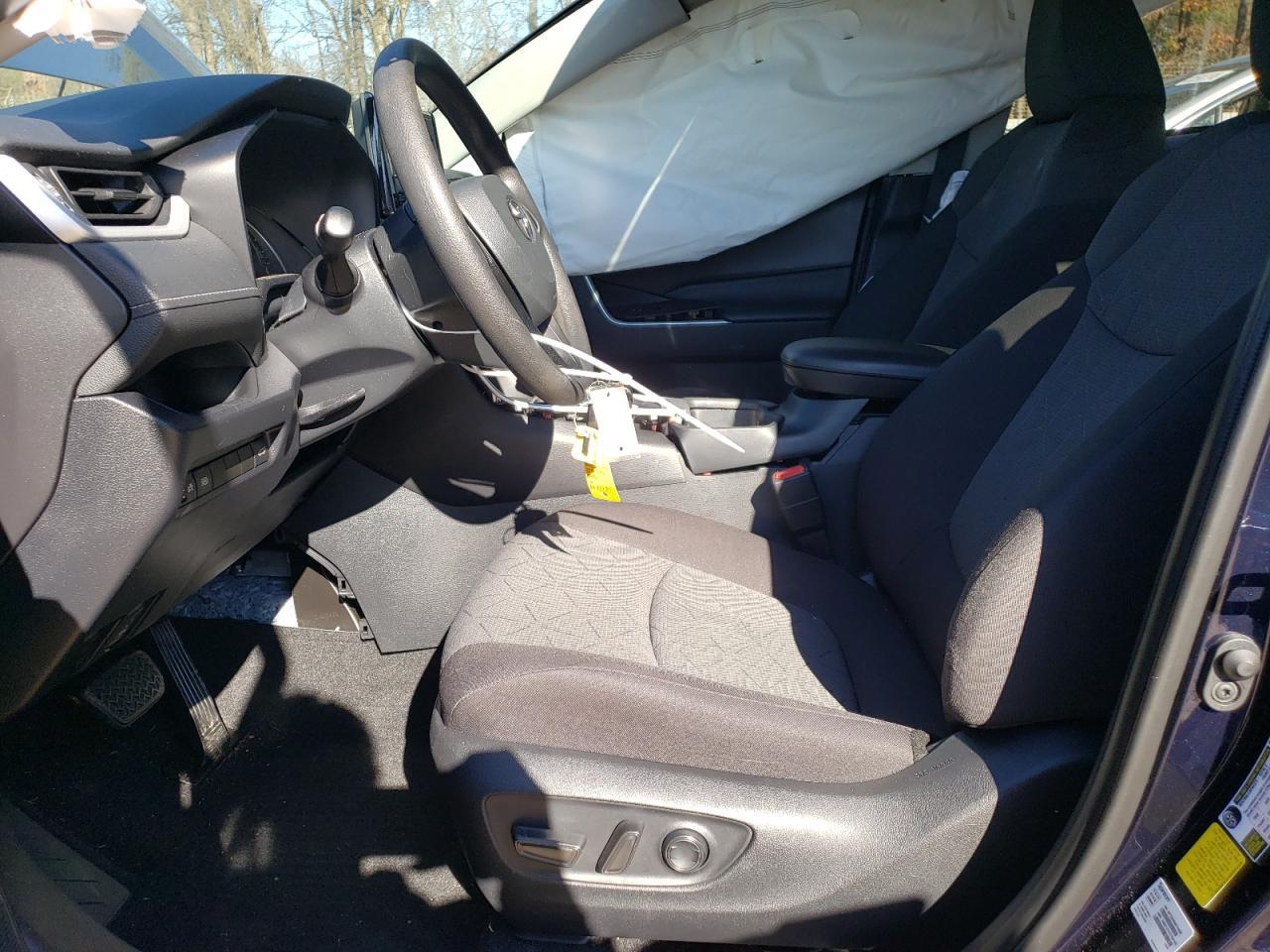 2020 TOYOTA RAV4 XLE - Image 7