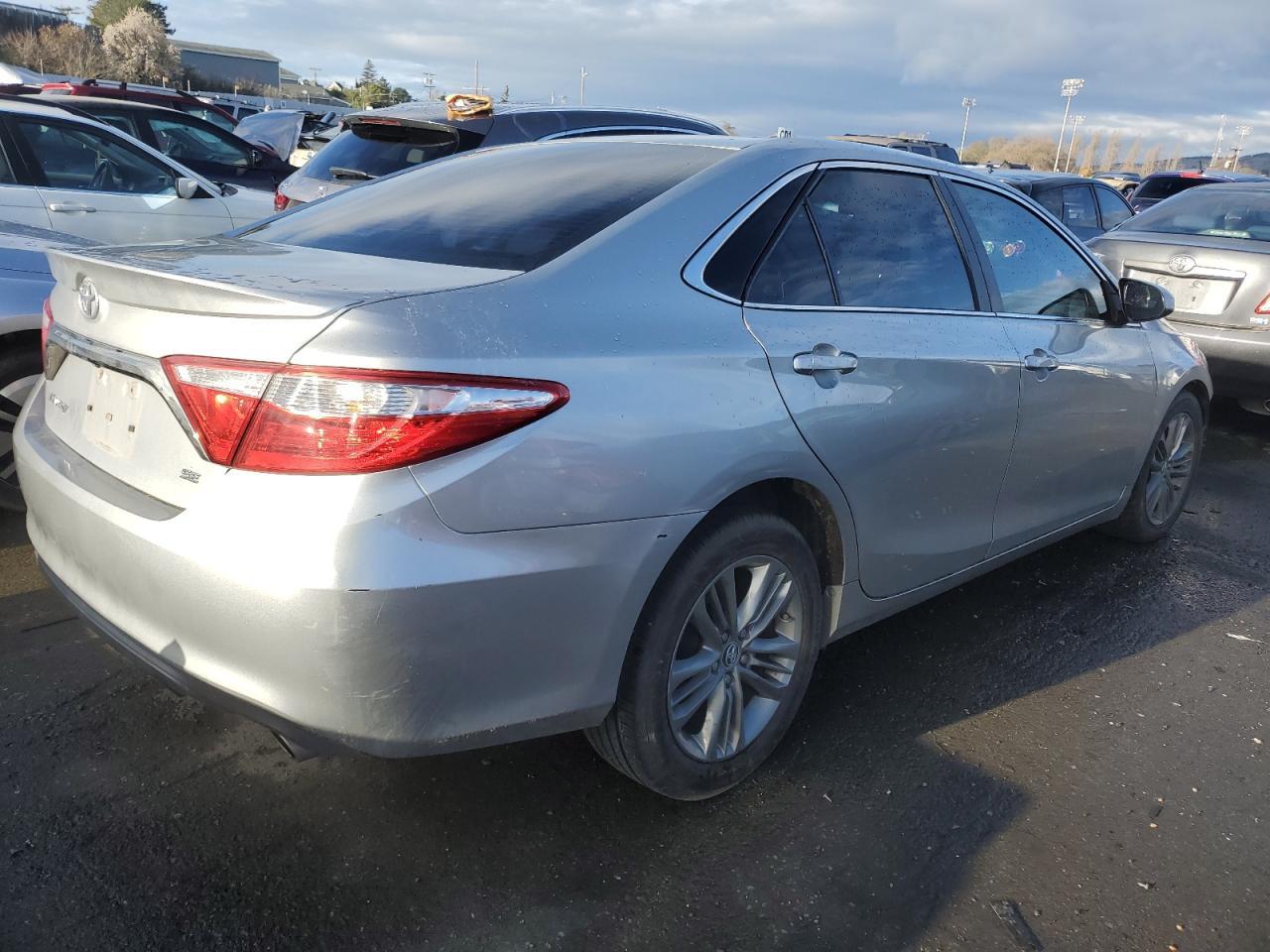 2015 TOYOTA CAMRY LE - Фото 3