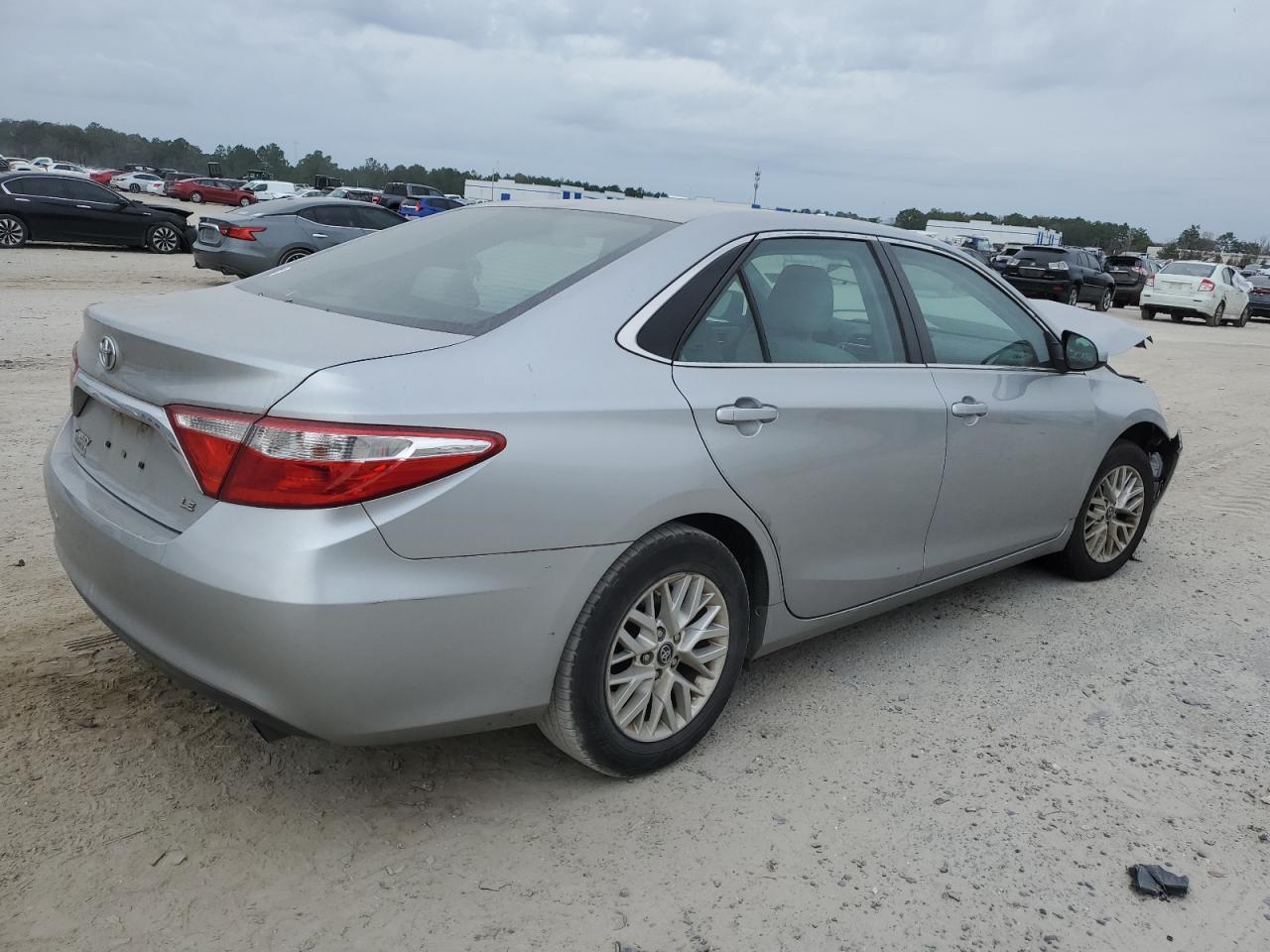 2017 TOYOTA CAMRY LE - Фото 3