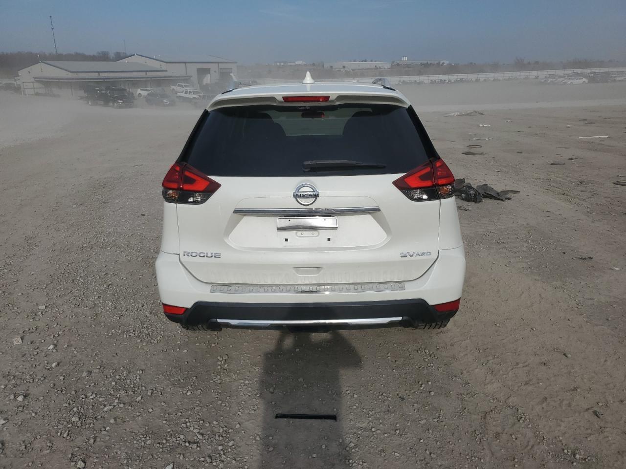 2017 NISSAN ROGUE SV - Фото 6