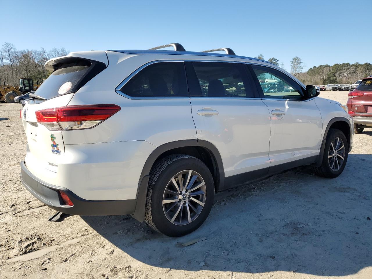 2019 TOYOTA HIGHLANDER - Image 3