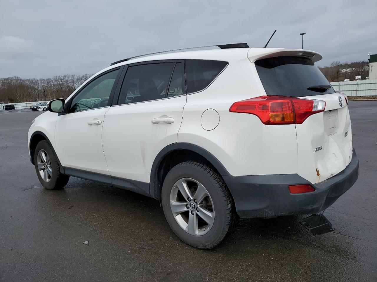 2015 TOYOTA RAV4 XLE - Фото 2