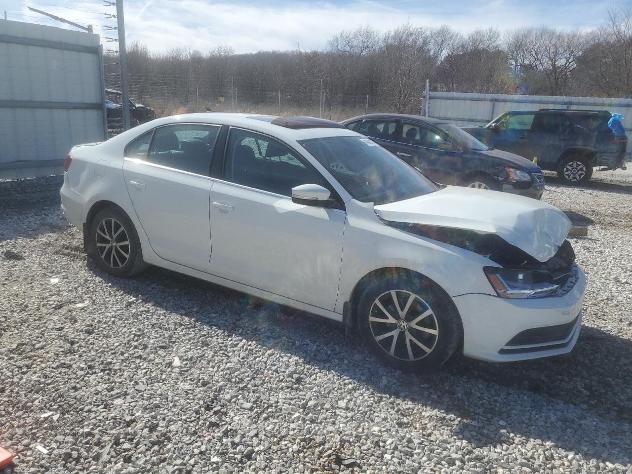 2017 VOLKSWAGEN JETTA SE - Image 4