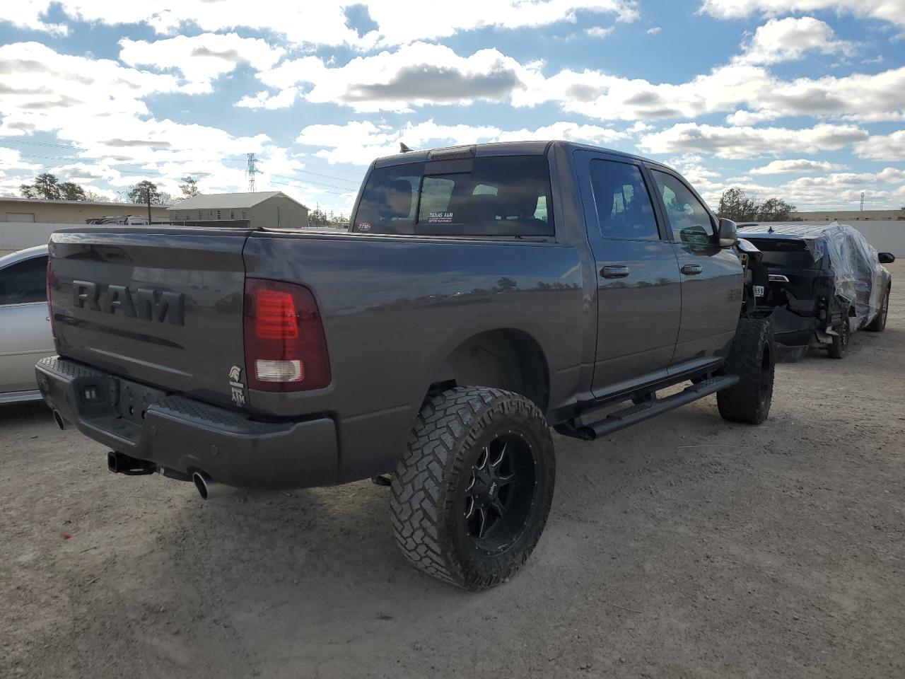 2017 RAM 1500 SPORT - Фото 3