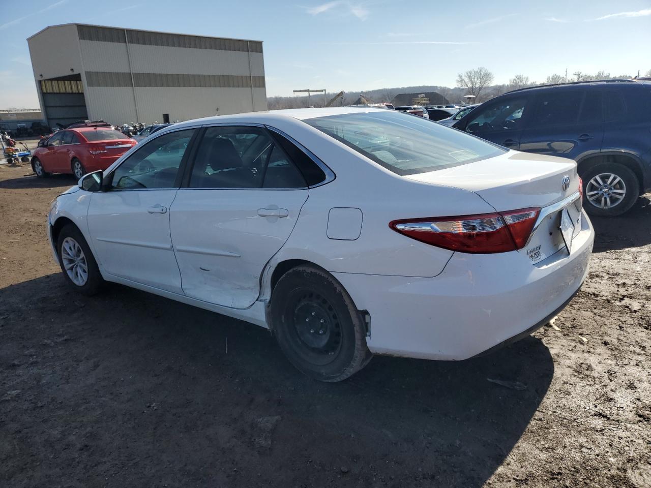 2016 TOYOTA CAMRY LE - Фото 2