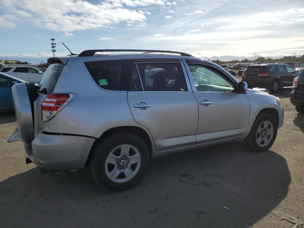 2011 TOYOTA RAV4 - Image 3