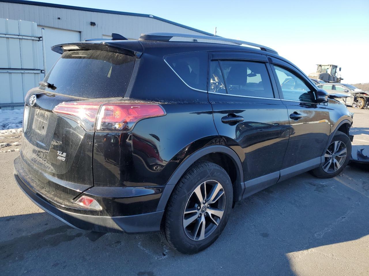 2017 TOYOTA RAV4 XLE - Фото 3