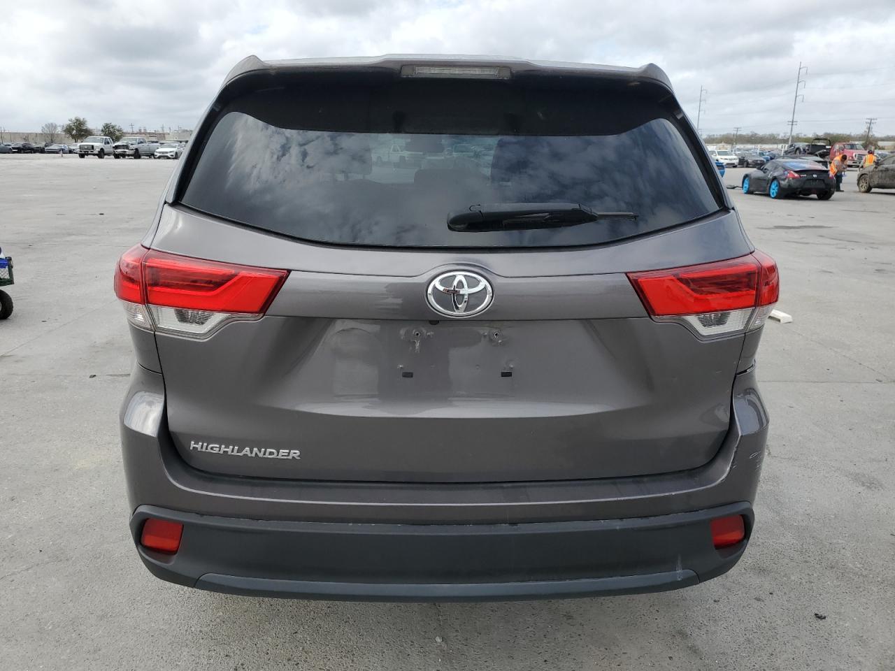 2018 TOYOTA HIGHLANDER - Фото 6