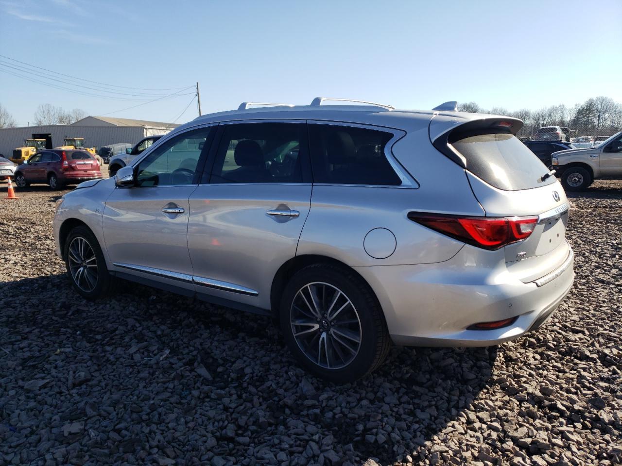 2019 INFINITI QX60 LUXE - Image 2