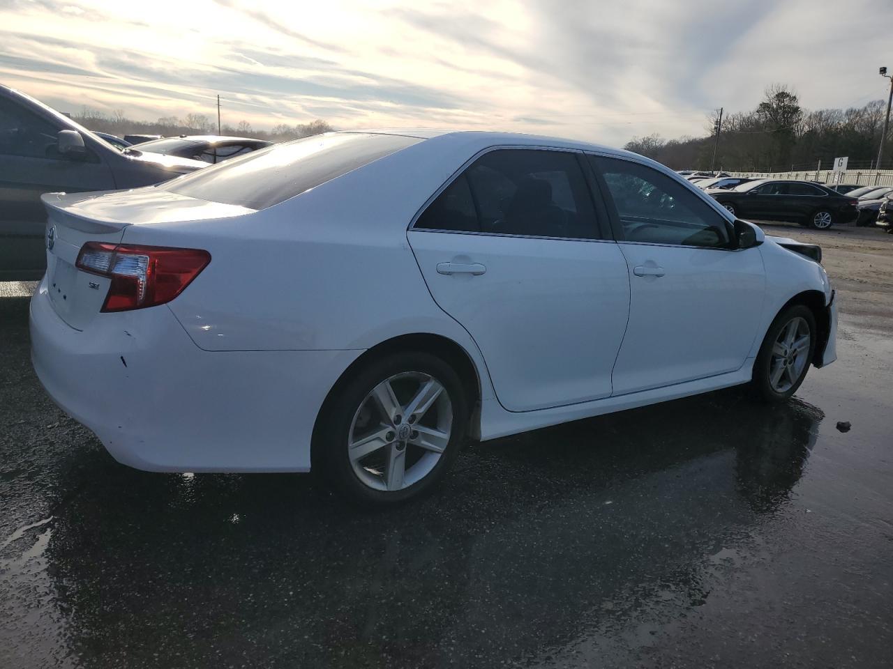 2014 TOYOTA CAMRY L - Фото 3