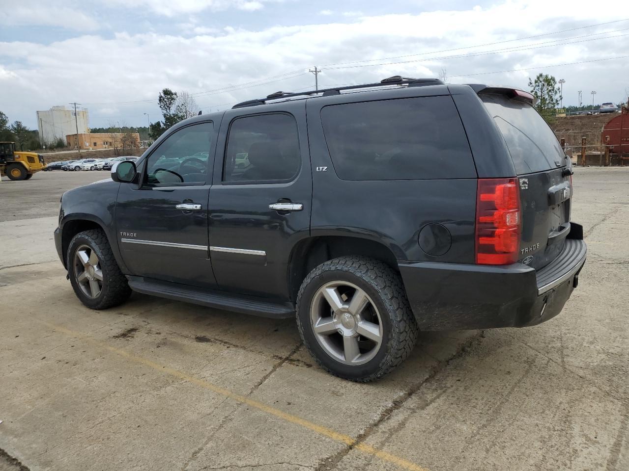 2011 CHEVROLET TAHOE K150 - Фото 2