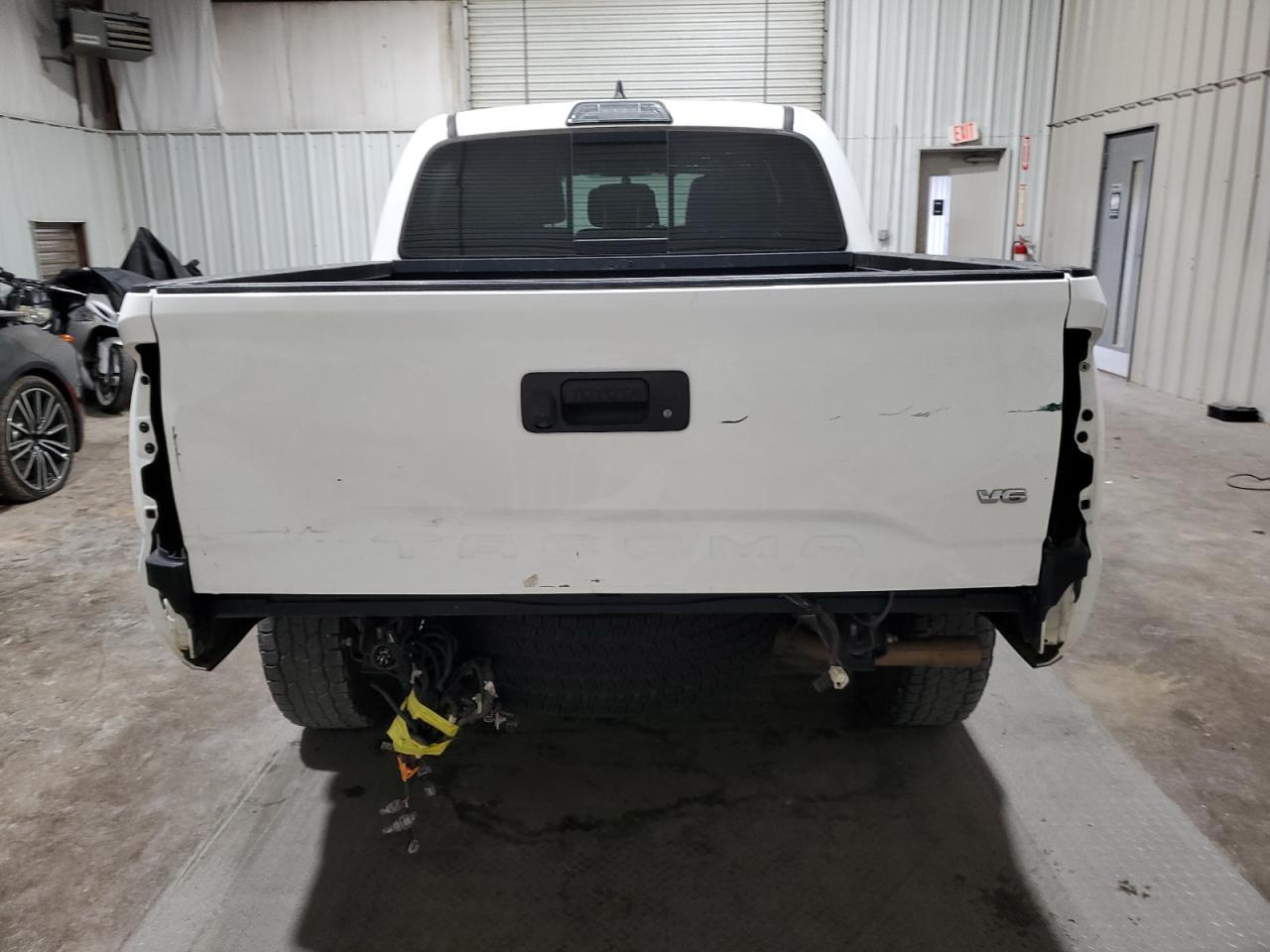 2017 TOYOTA TACOMA DOU - Фото 6