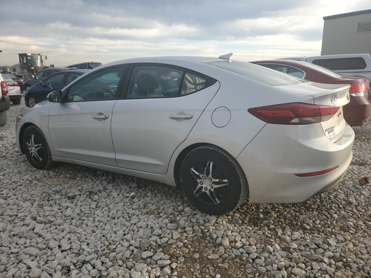 2017 HYUNDAI ELANTRA SE - Фото 2