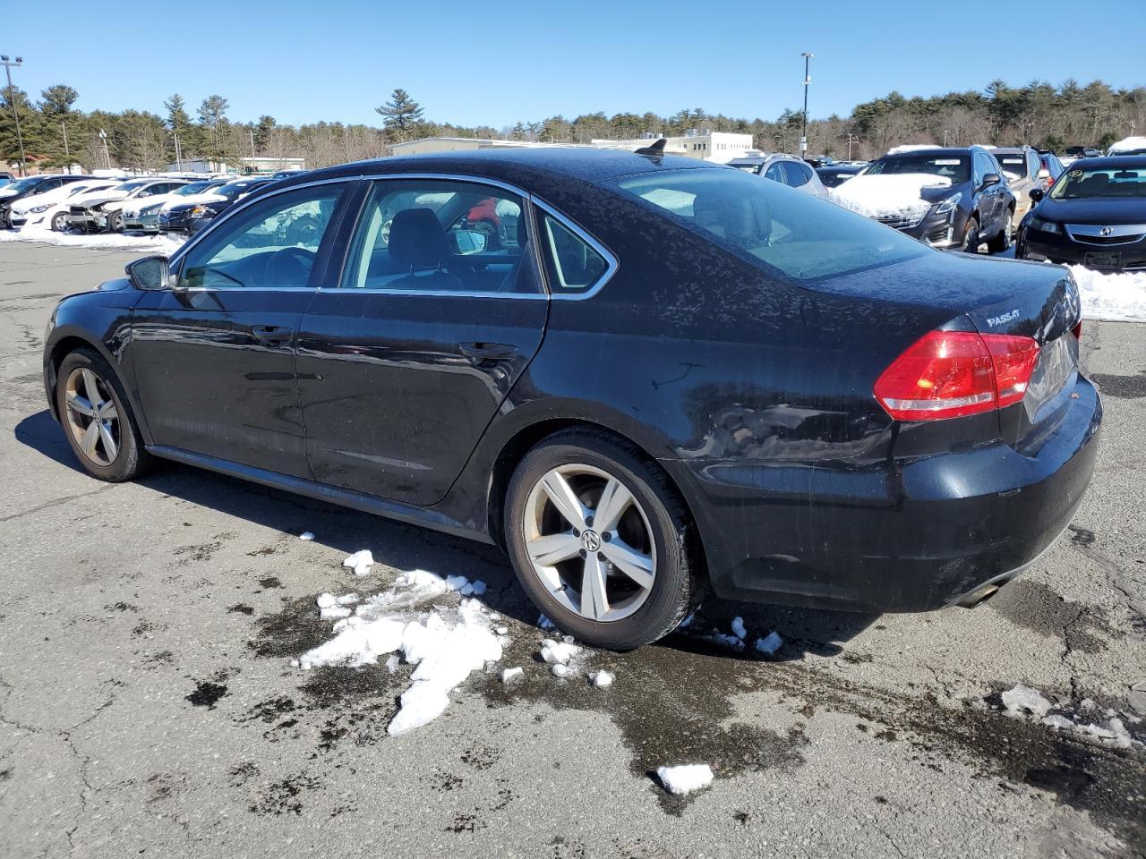 2013 VOLKSWAGEN PASSAT SE - Image 2