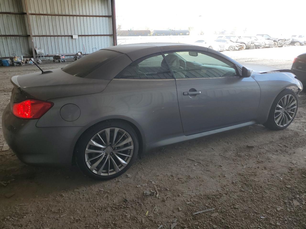2011 INFINITI G37 BASE - Image 3