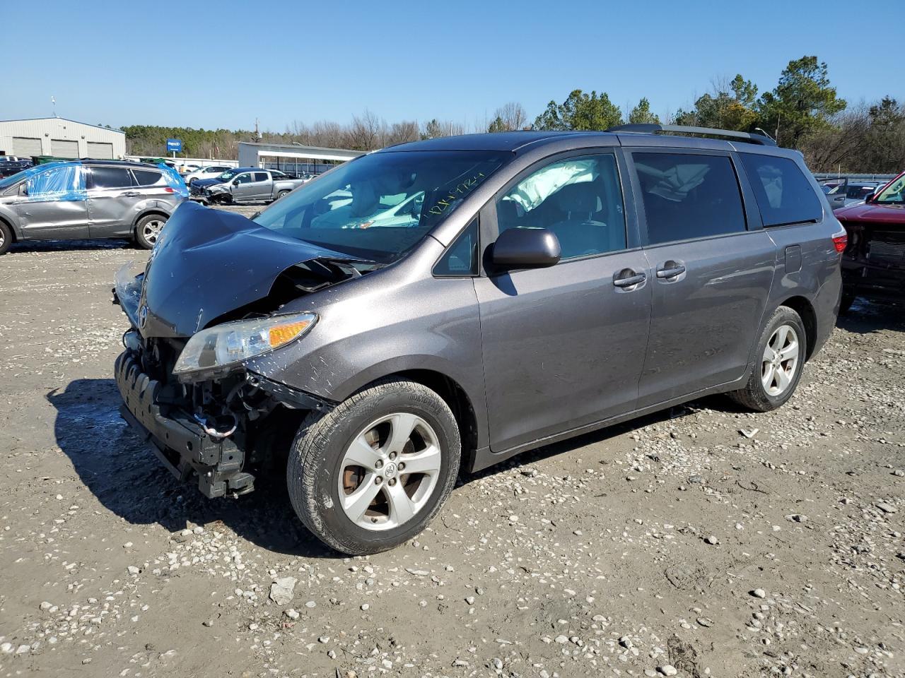 2015 TOYOTA SIENNA LE car image