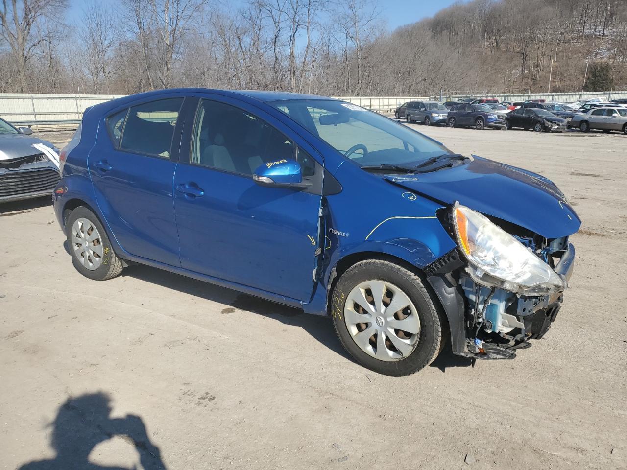 2013 TOYOTA PRIUS C - Фото 4