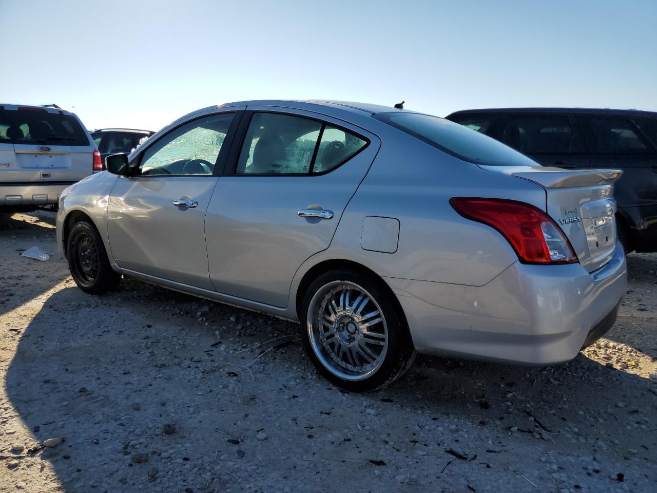 2016 NISSAN VERSA S - Фото 2