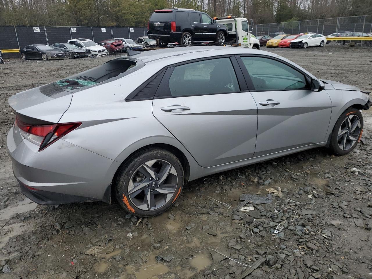 2023 HYUNDAI ELANTRA SE - Image 3
