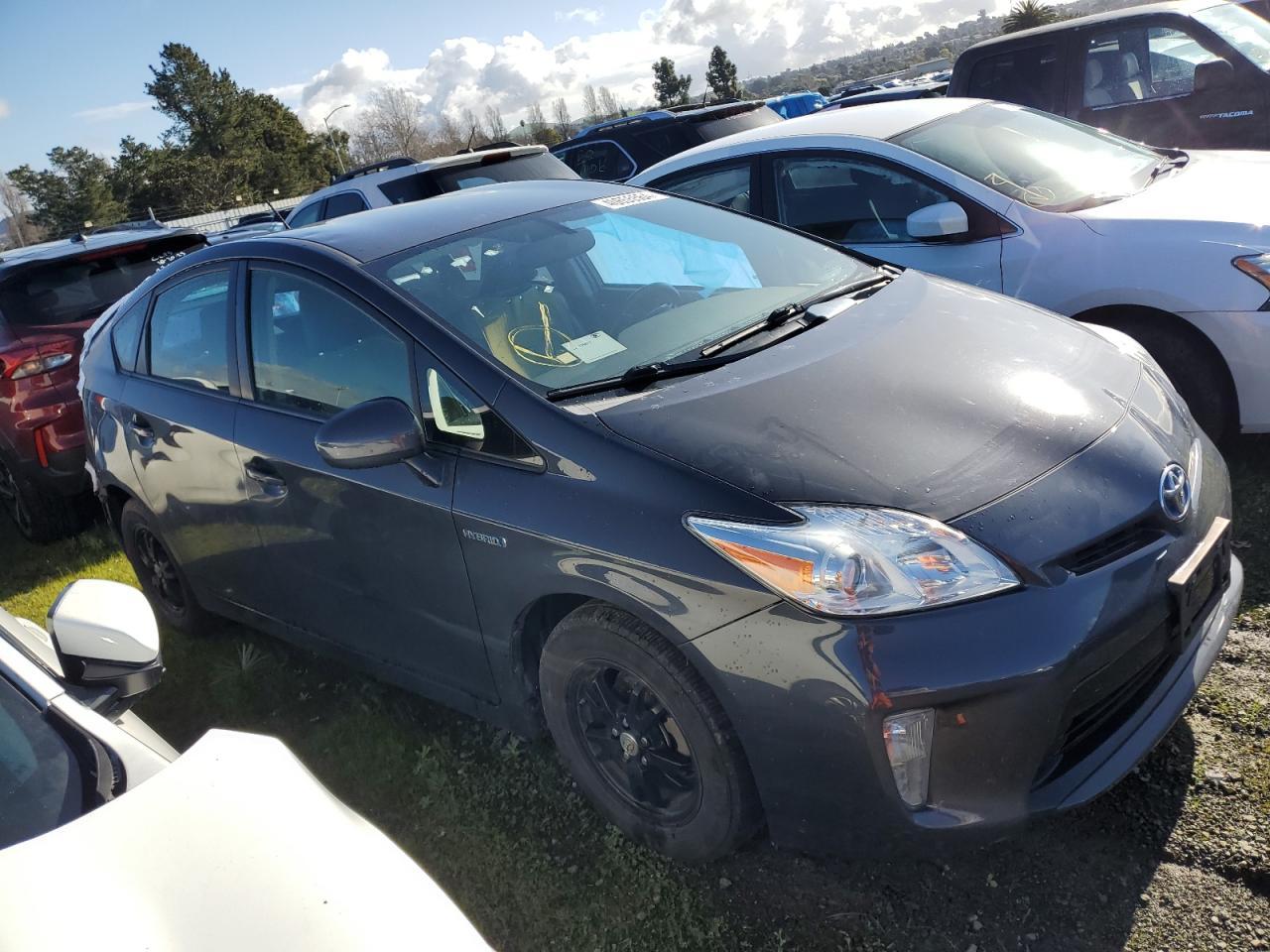 2015 TOYOTA PRIUS - Image 4