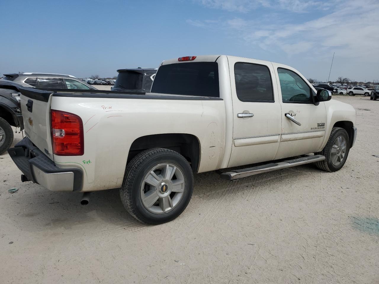 2013 CHEVROLET SILVERADO - Фото 3