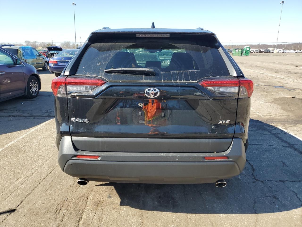 2020 TOYOTA RAV4 XLE - Image 6