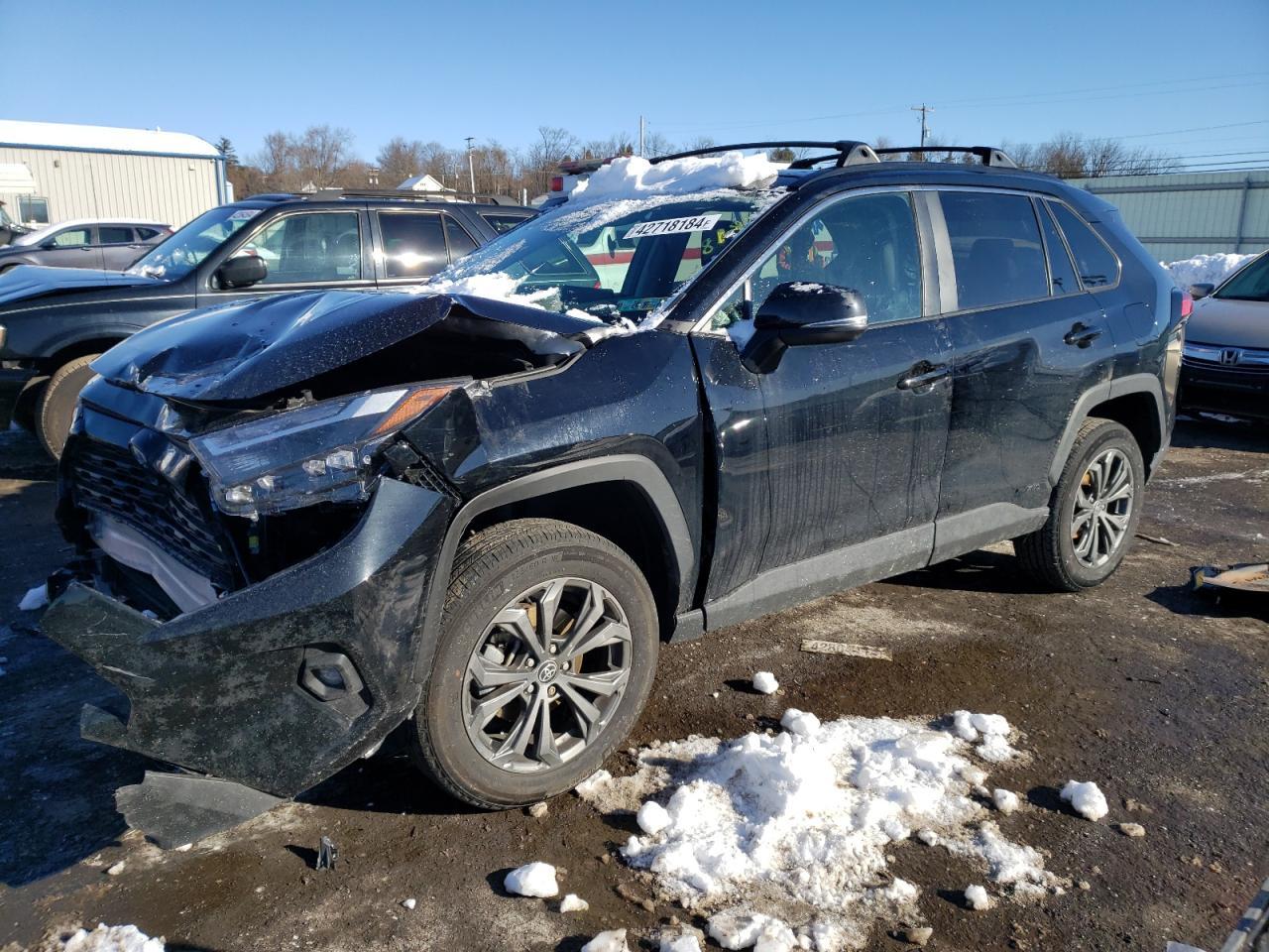 2022 TOYOTA RAV4 XLE P