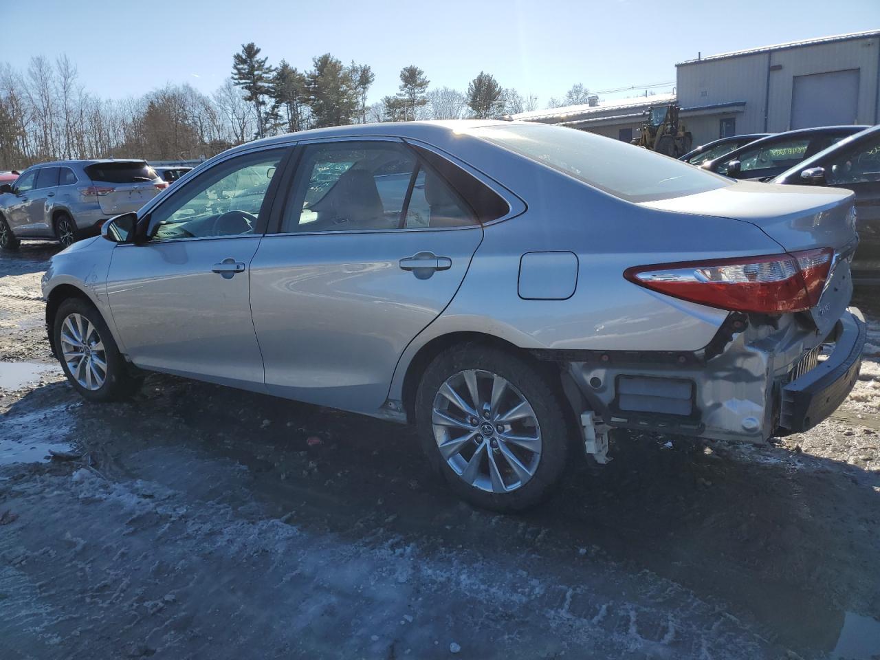 2015 TOYOTA CAMRY LE - Image 2