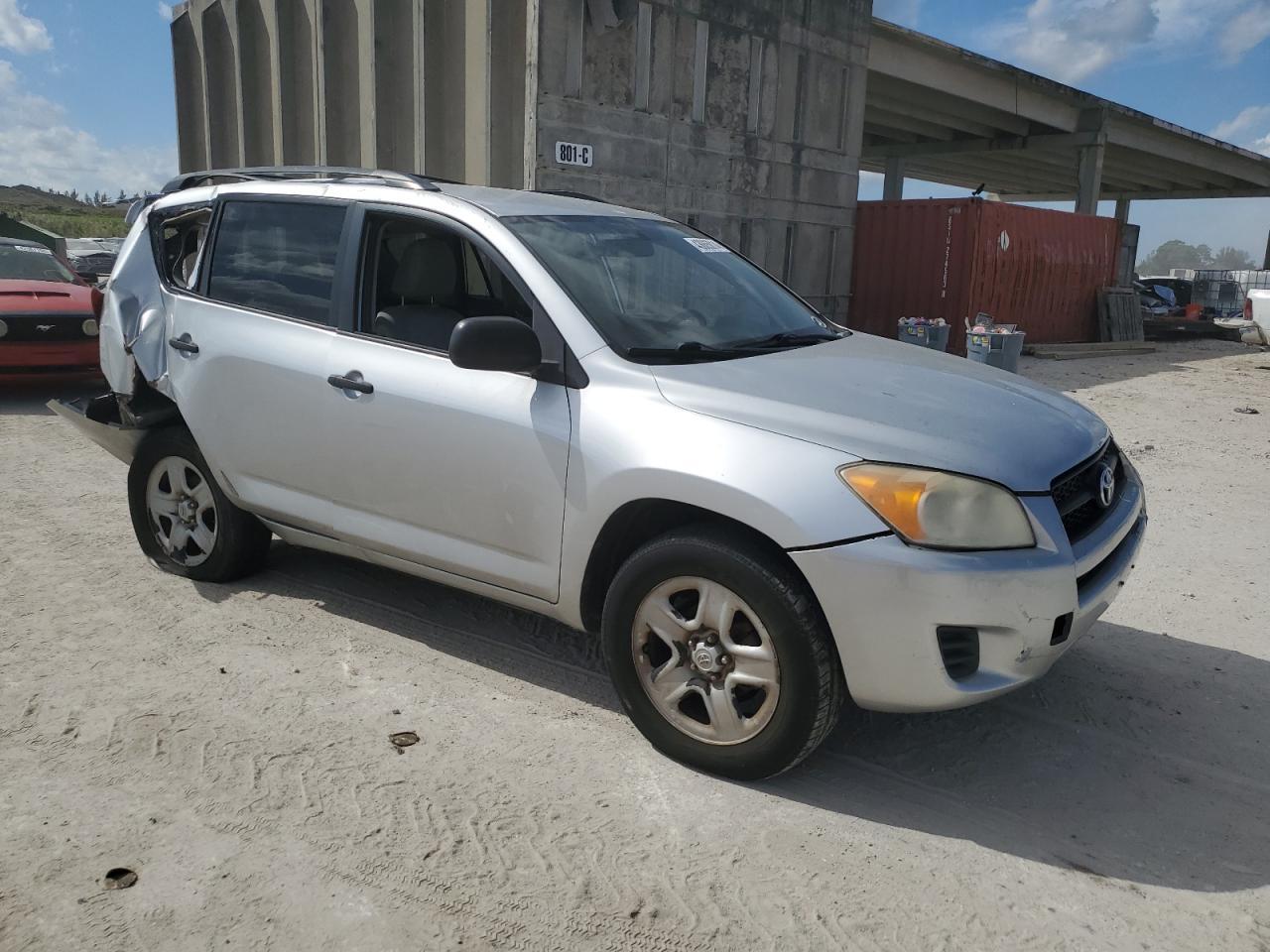 2011 TOYOTA RAV4 - Image 4