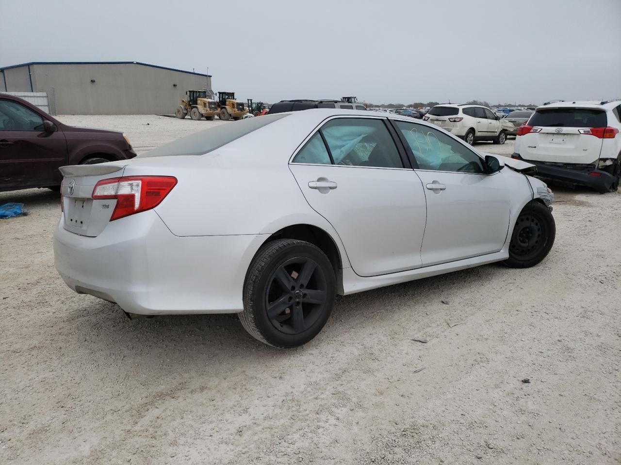 2013 TOYOTA CAMRY L - Фото 3