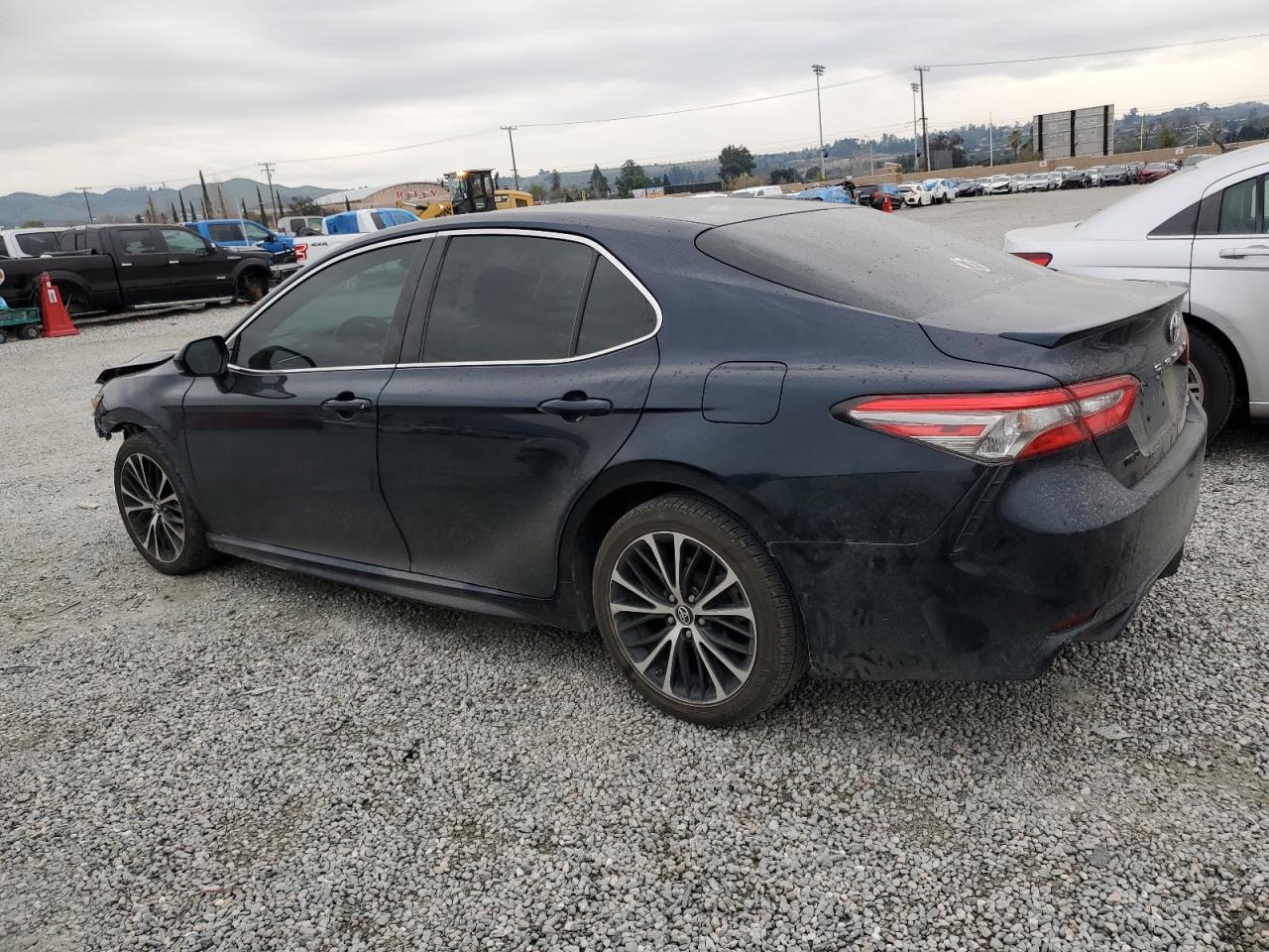 2018 TOYOTA CAMRY L - Фото 2