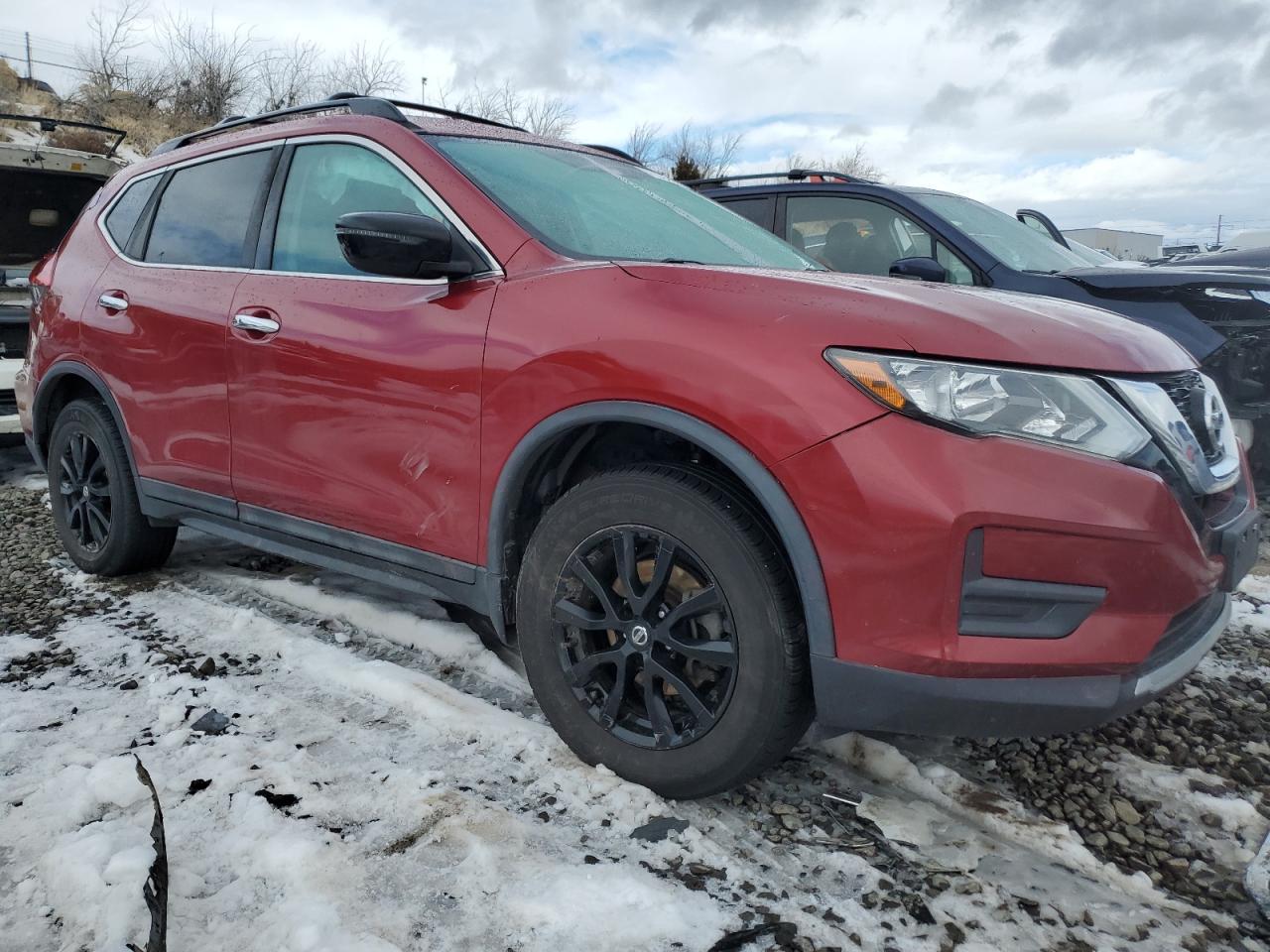 2017 NISSAN ROGUE SV - Image 4