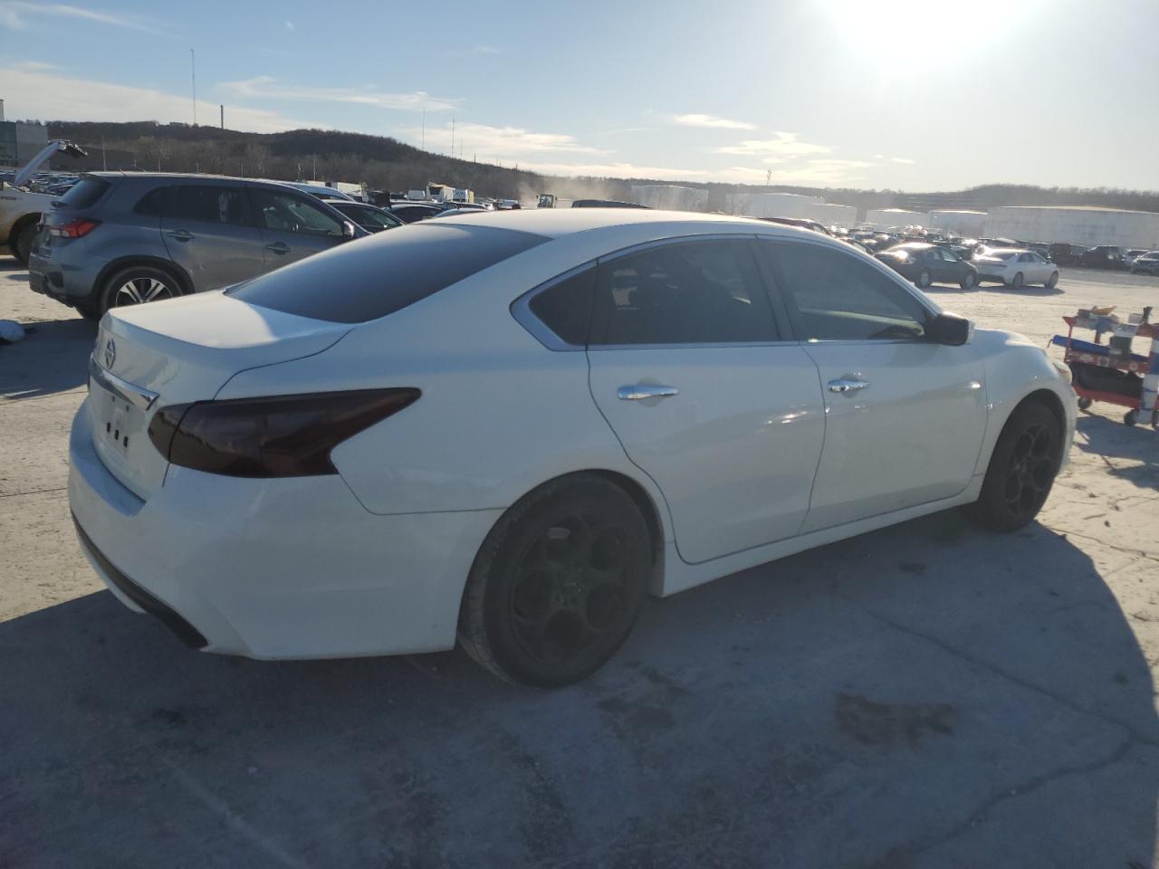 2017 NISSAN ALTIMA 2.5 - Фото 3
