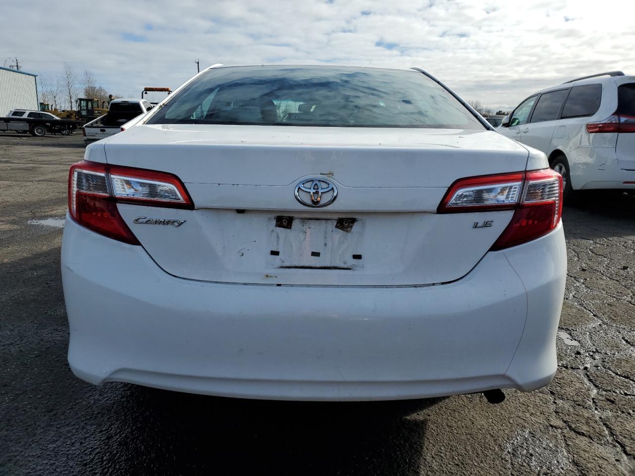2014 TOYOTA CAMRY L - Image 6