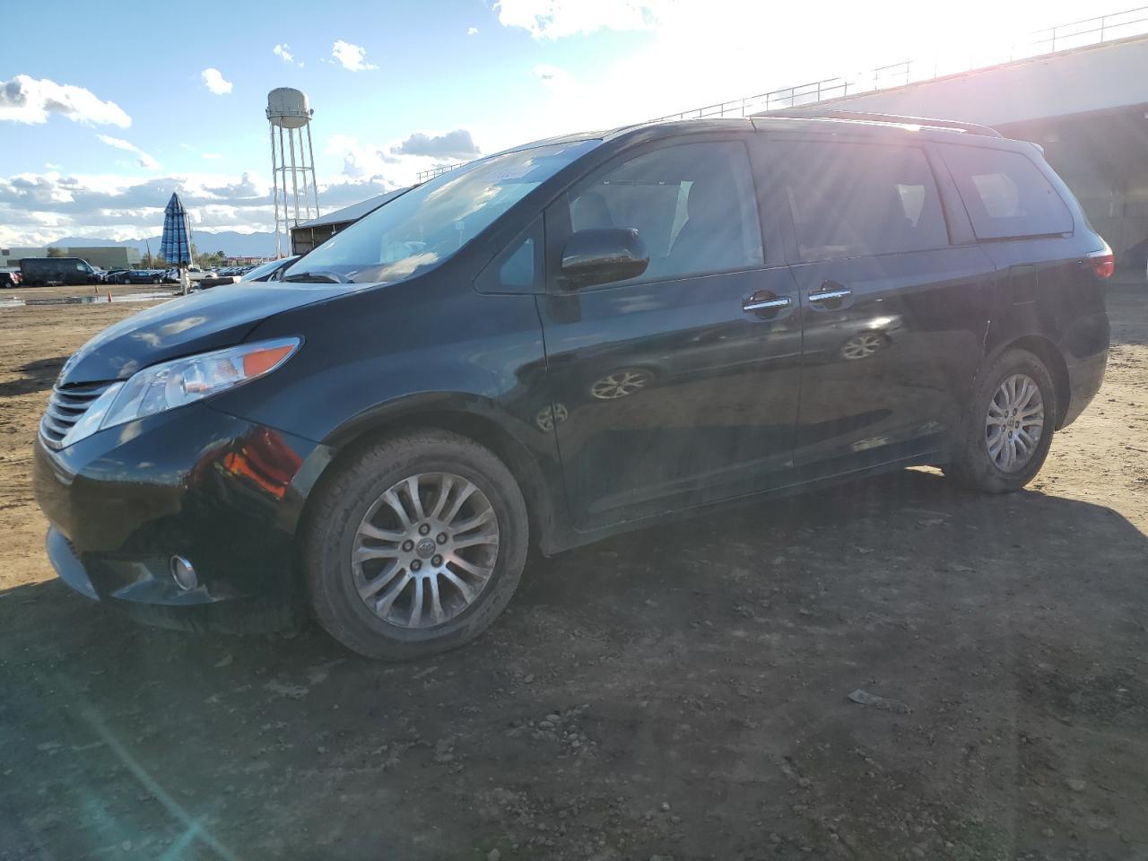 2017 TOYOTA SIENNA XLE car image