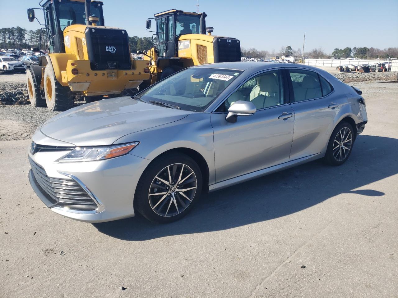 2023 TOYOTA CAMRY XLE car image