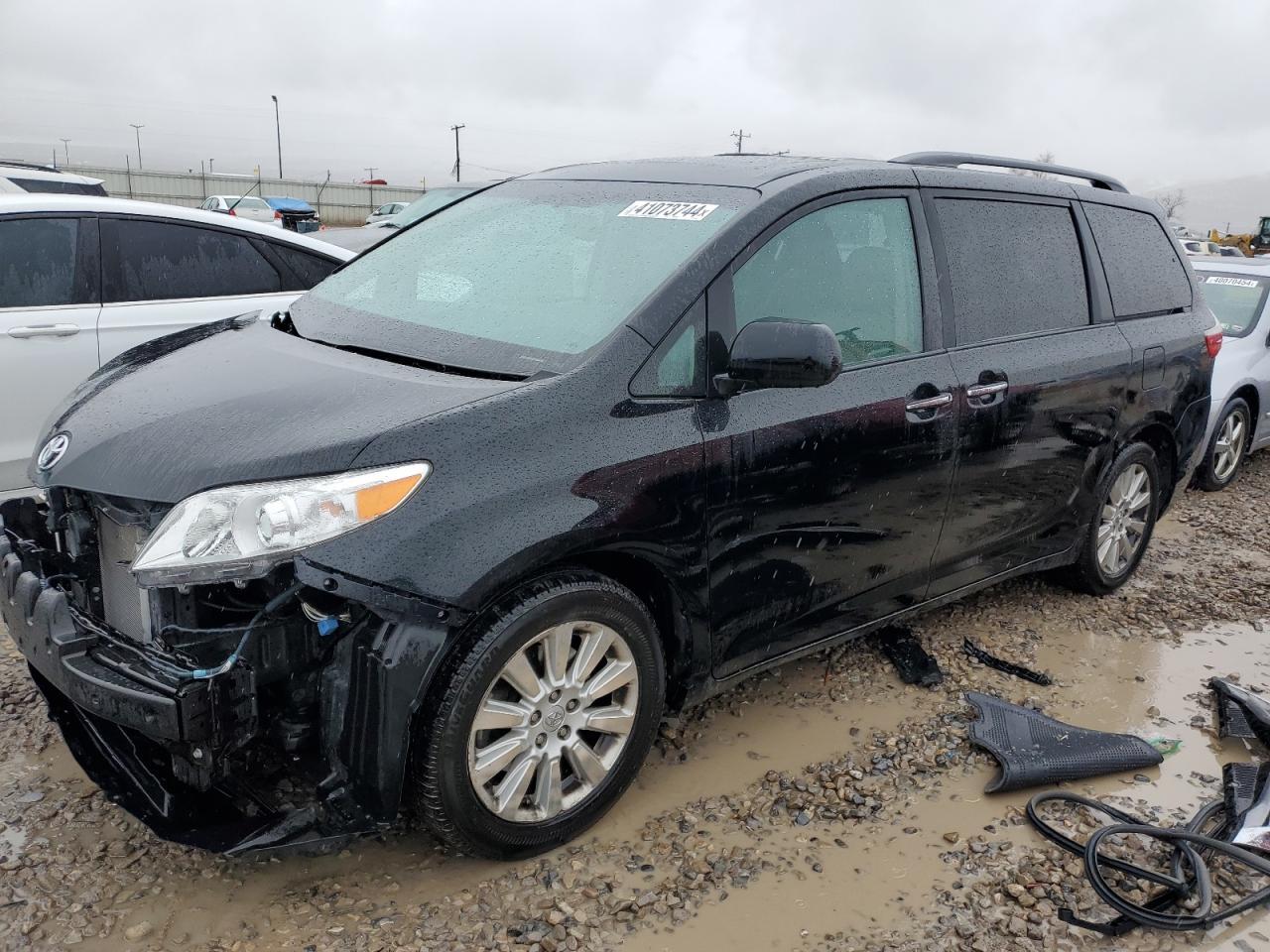 2015 TOYOTA SIENNA XLE