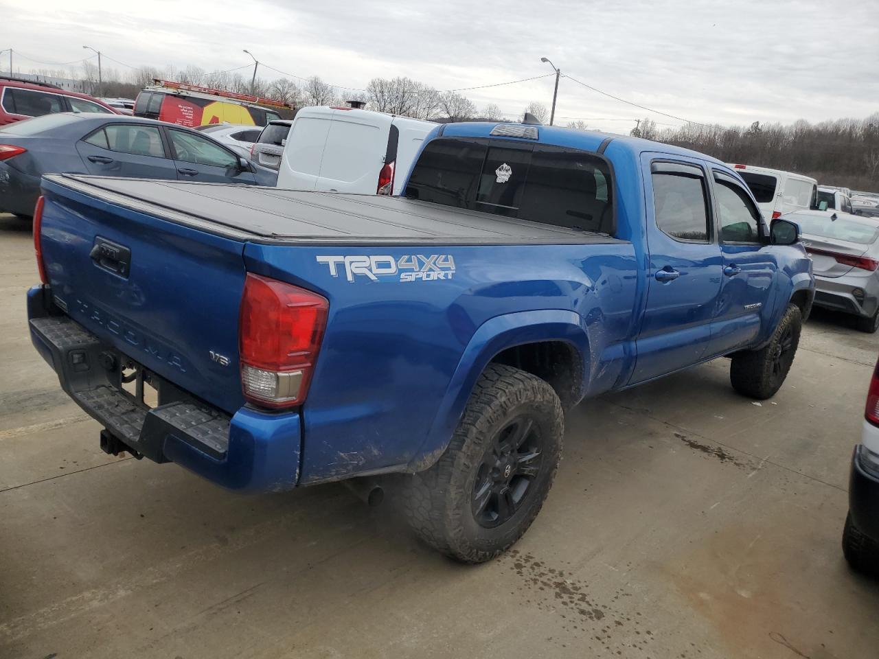 2017 TOYOTA TACOMA DOU - Фото 3