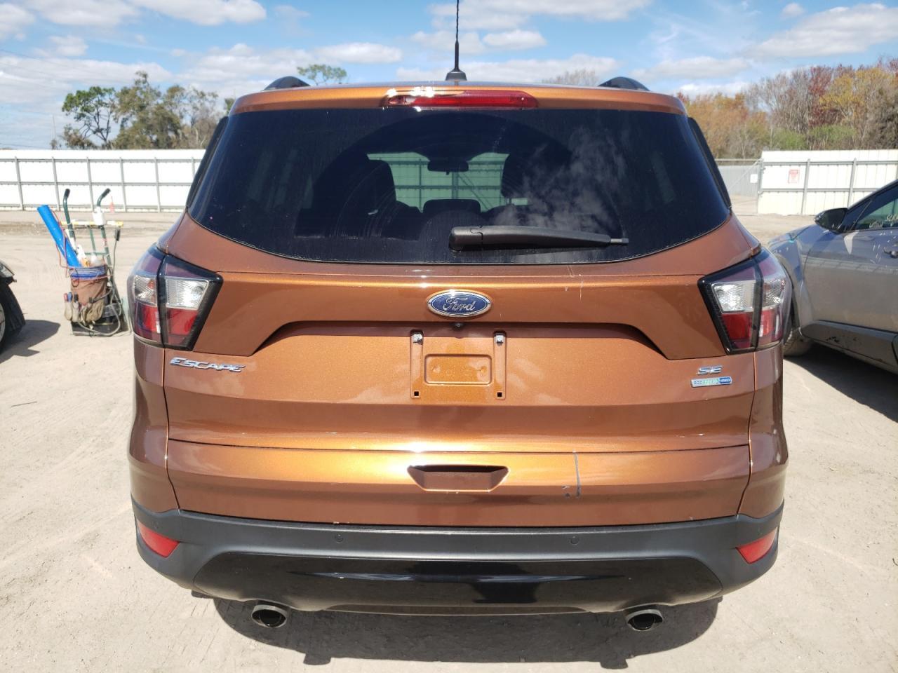 2017 FORD ESCAPE SE - Фото 6
