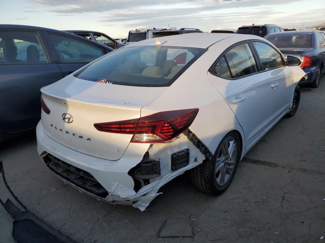 2019 HYUNDAI ELANTRA SE - Фото 3