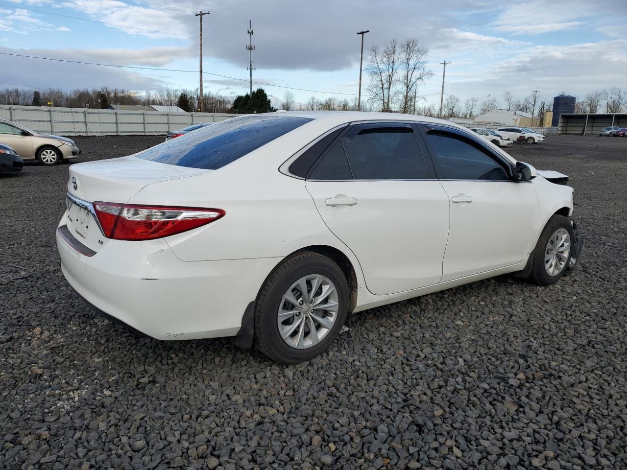 2016 TOYOTA CAMRY LE - Фото 3