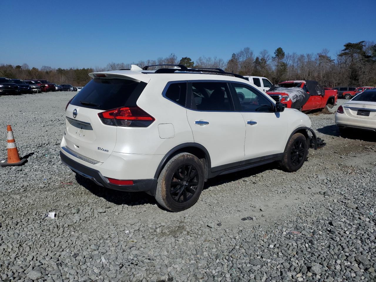 2017 NISSAN ROGUE SV - Image 3