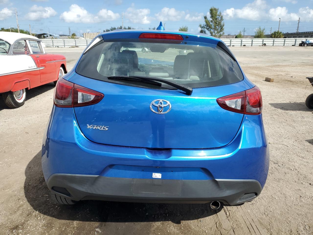 2020 TOYOTA YARIS LE - Фото 6