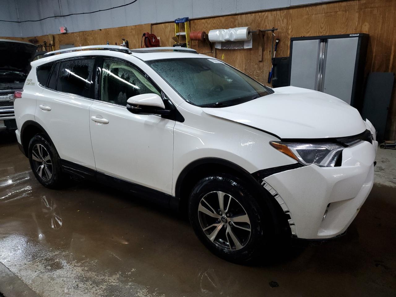 2017 TOYOTA RAV4 XLE - Фото 4